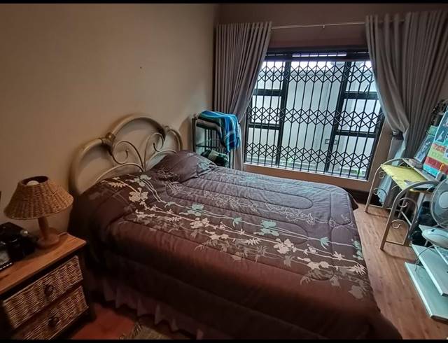 4 BEDROOM TOWNHOUSE FOR SALE IN VANDERBIJLPARK SW 5